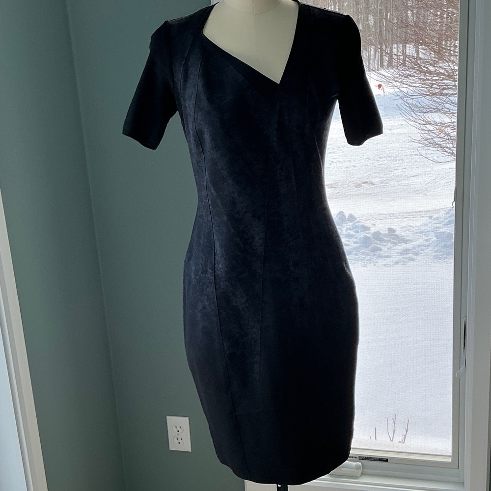 Elie Tahari  super unique Karli Dress Size 4 on size 6 dress form.Good Condition